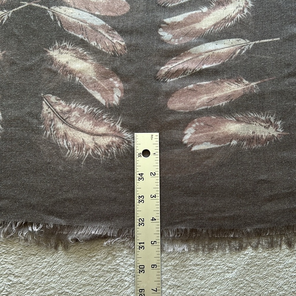 Simply Vera | Womens Oversized Feather Print Shawl/Scarf w/ Fringe - Size OS - Picture 8 of 11